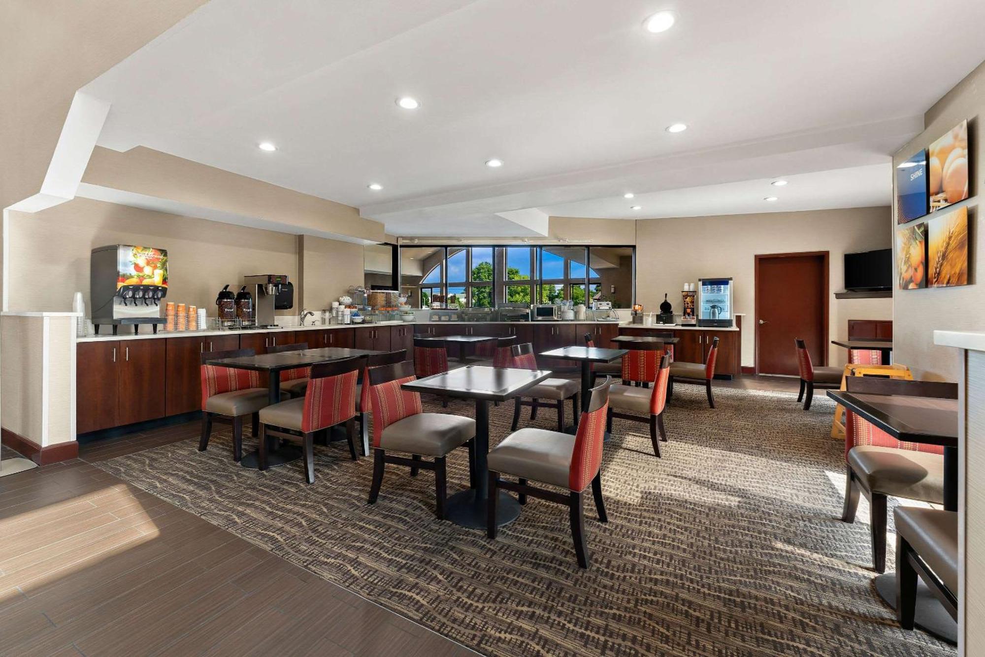 Comfort Suites Near Robins Air Force Base Уорнър Робинс Екстериор снимка