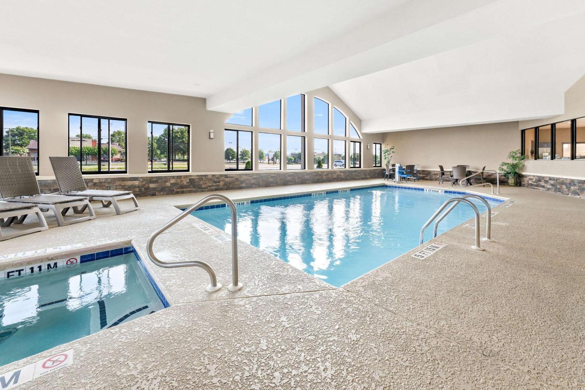 Comfort Suites Near Robins Air Force Base Уорнър Робинс Екстериор снимка