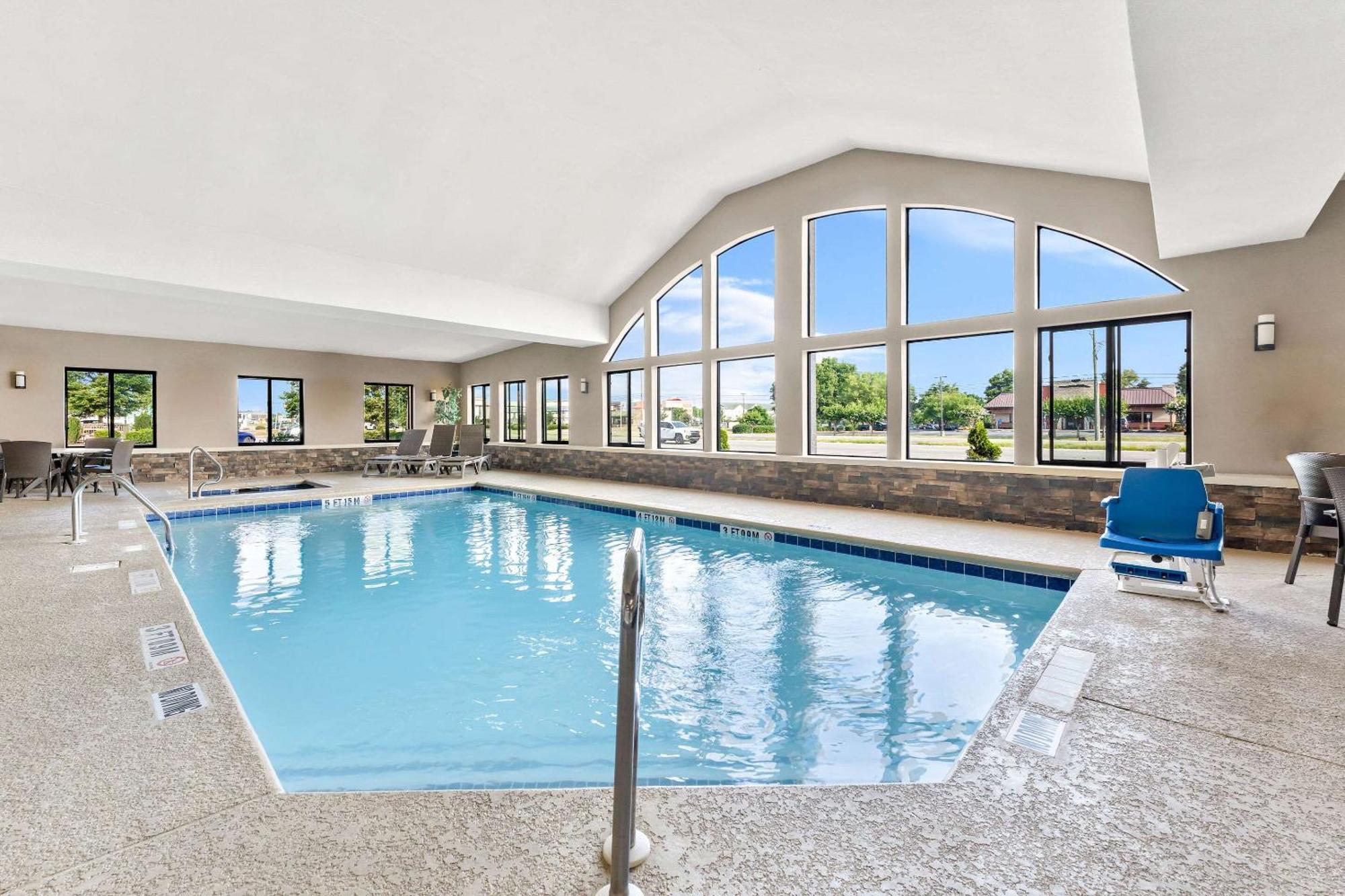 Comfort Suites Near Robins Air Force Base Уорнър Робинс Екстериор снимка